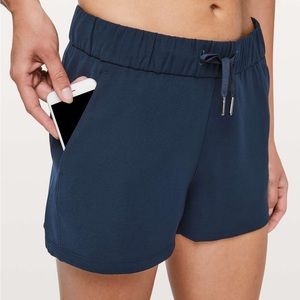 LULULEMON On The Fly Short *Woven *2.5" women’s size 8 in true navy blue